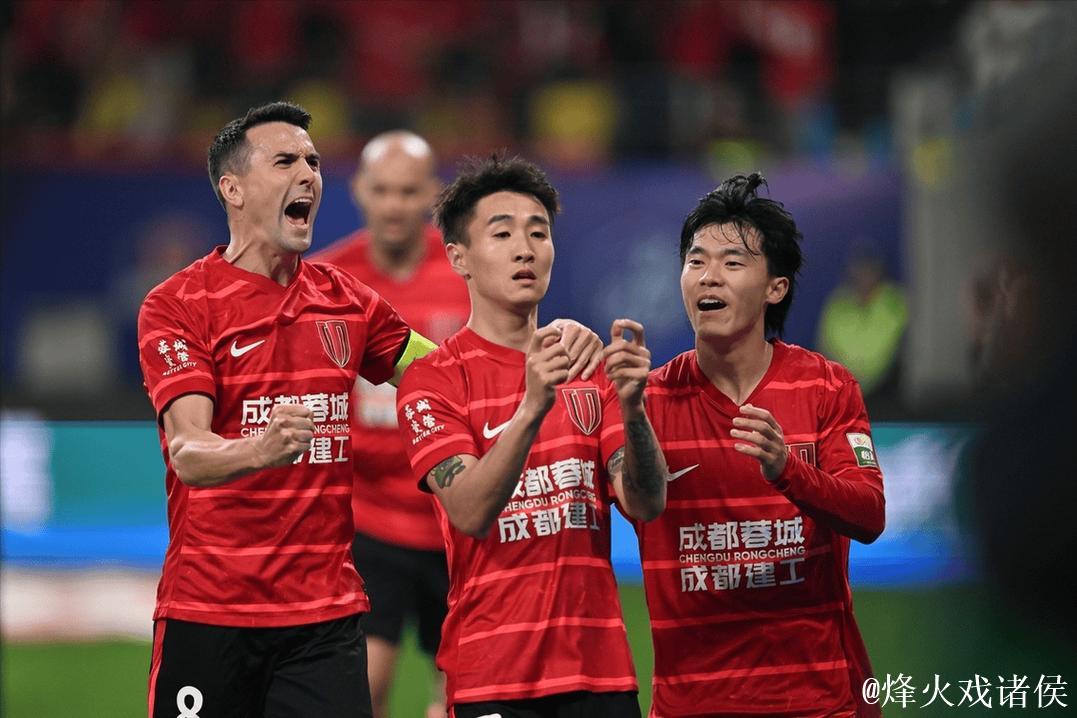 “成都蓉城续约本土明星球员，前中超冠军主力引发期待”